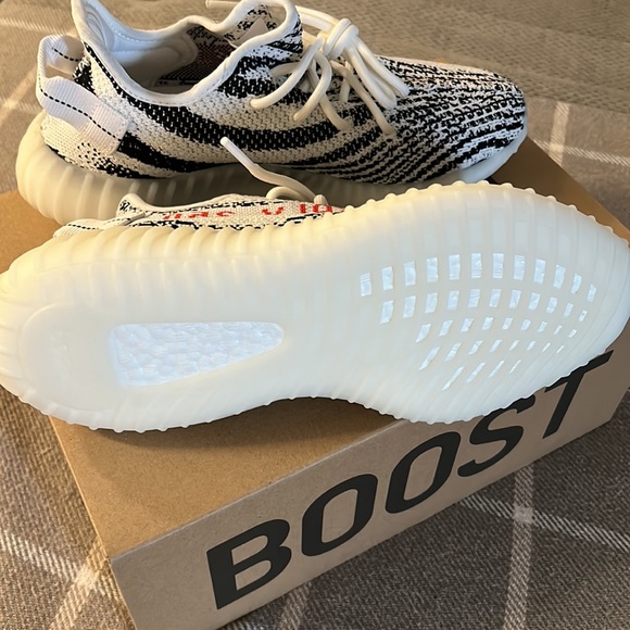 Yeezy zebra size 9 men’s - Picture 4 of 8